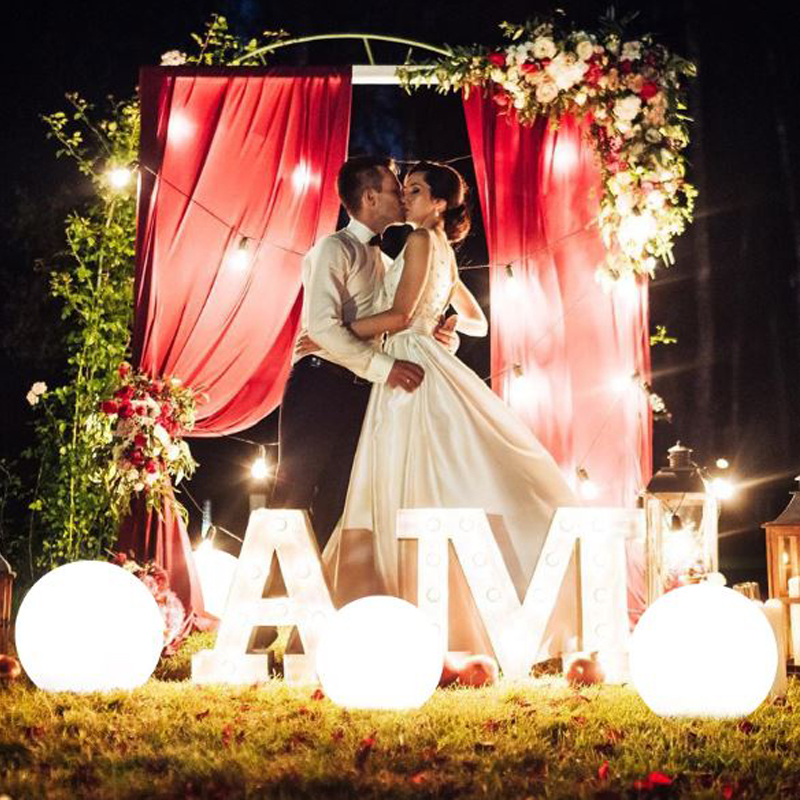 Quả cầu đèn led trang trí ngoài trời có remote điều khiển từ xa Quả cầu đèn led trang trí ngoài trời có remote điều khiển từ xa