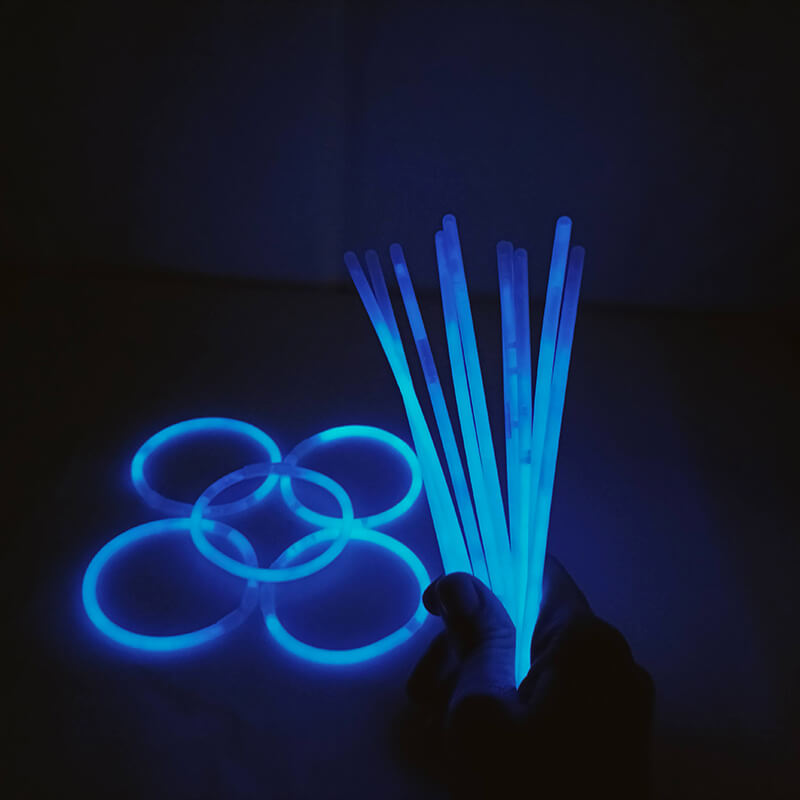que dạ quang phát sáng màu xanh dương que dạ quang phát sáng màu xanh dương