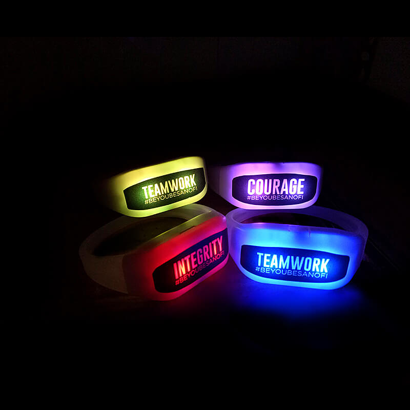 Vòng tay led 15 màu dán decal Vòng tay led 15 màu dán decal