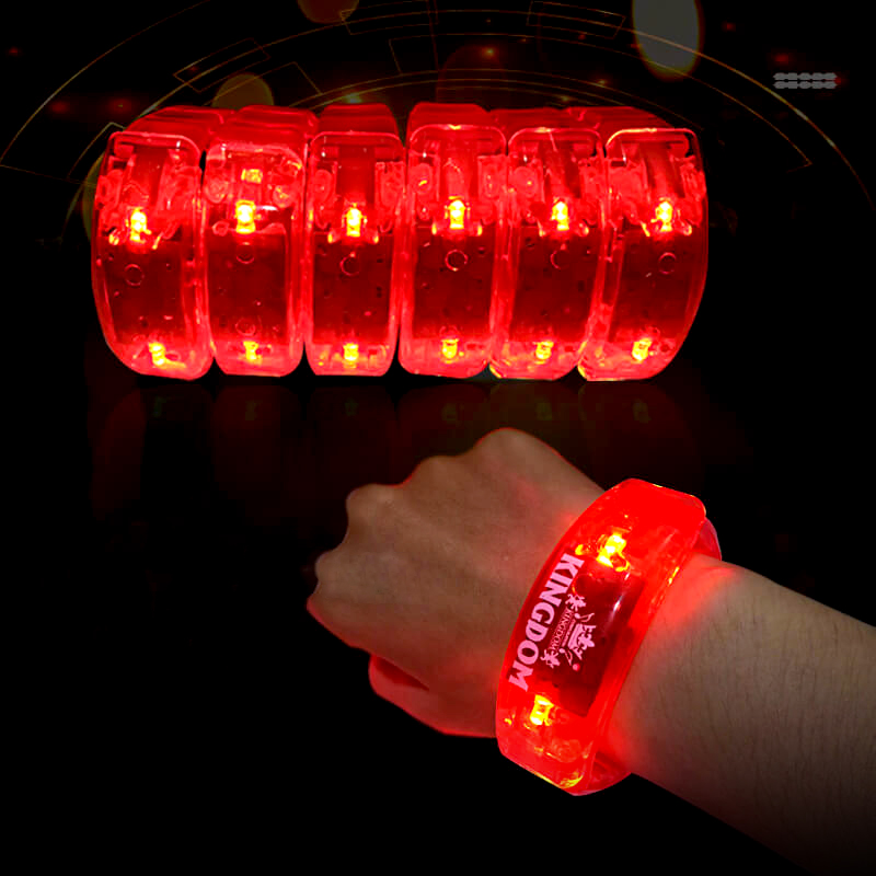 Vòng tay led phát sáng màu đỏ Vòng tay led phát sáng màu đỏ