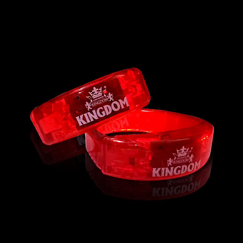 Vòng tay led phát sáng màu đỏ Vòng tay led phát sáng màu đỏ