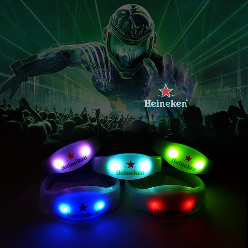 vòng tay led quảng cáo in logo heineken vòng tay led quảng cáo in logo heineken