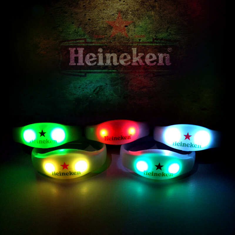 vòng tay led quảng cáo in logo heineken vòng tay led quảng cáo in logo heineken