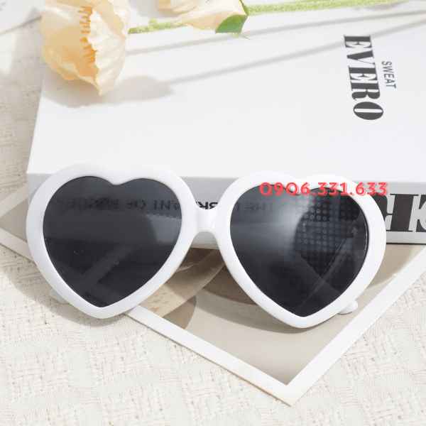 Kính mắt tạo hiệu ứng hình trái tim Kính mắt tạo hiệu ứng hình trái tim