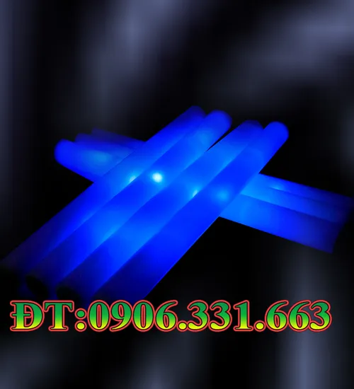 Gậy cổ vũ phát sáng xanh dương – Xu hướng nổi bật tại lễ hội quốc tế