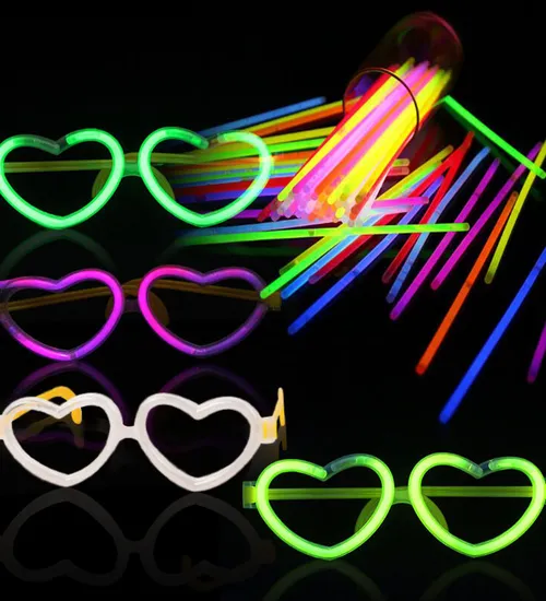 Kính dạ quang phát sáng hình trái tim