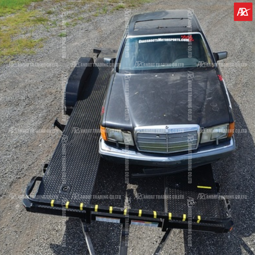 Thực hiện không đúng kỹ thuật làm xe bị trượt khỏi phương tiện cứu hộ Thực hiện không đúng kỹ thuật làm xe bị trượt khỏi phương tiện cứu hộ