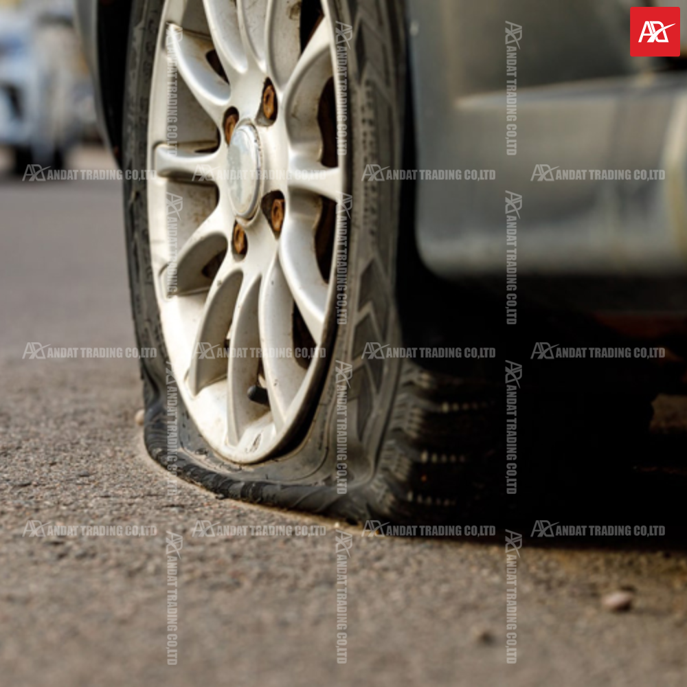 Nổ lốp xe khi đang di chuyển Nổ lốp xe khi đang di chuyển