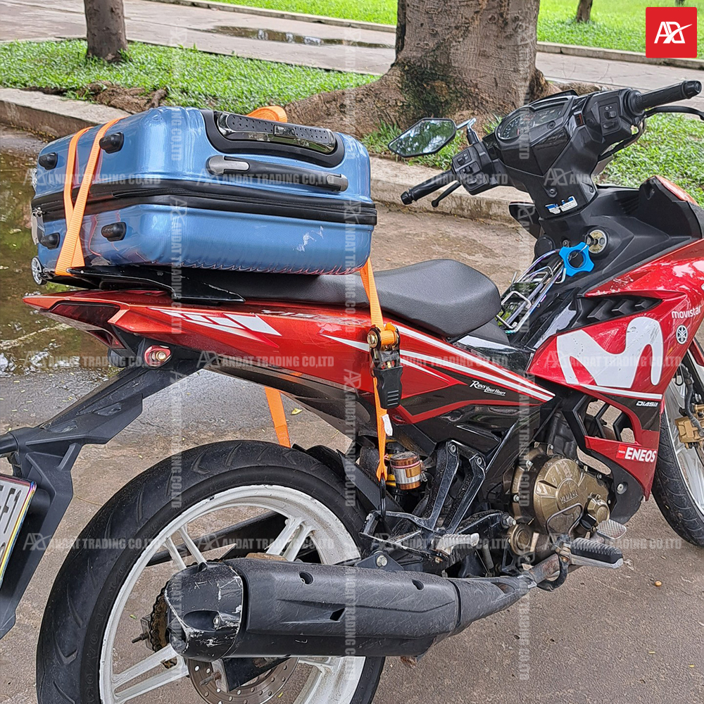 Ràng và cố định hàng trên xe máy Ràng và cố định hàng trên xe máy
