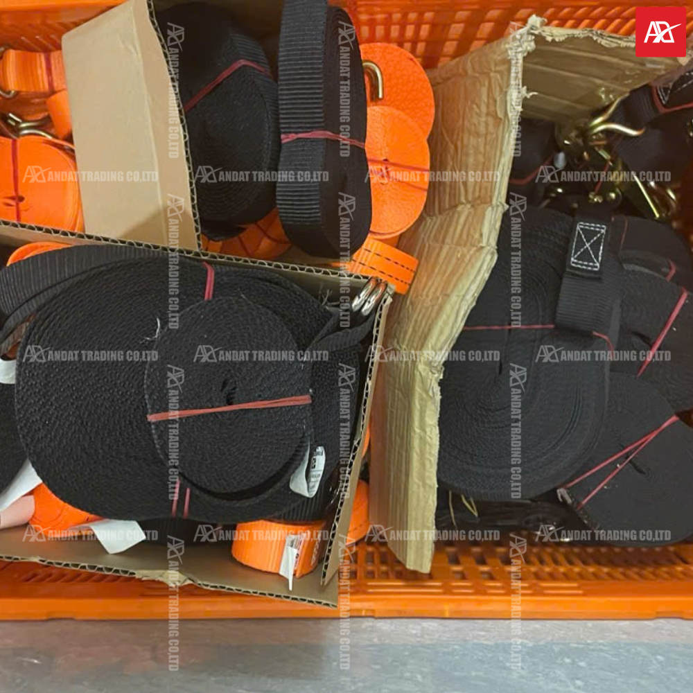 Sản phẩm dây chăng tăng đơ lẻ tại cửa hàng Sản phẩm dây chăng tăng đơ lẻ tại cửa hàng