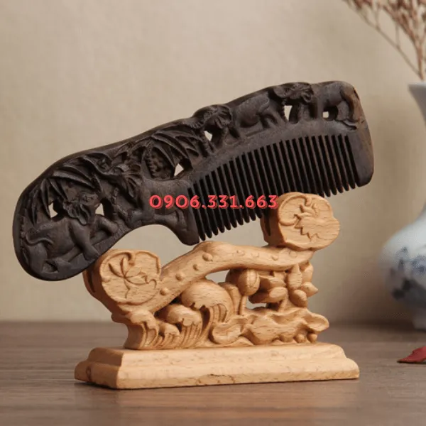 Lược đàn hương khắc hình voi: Vật phẩm phong thủy hút tài lộc cho doanh nhân