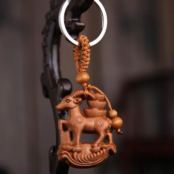Móc khóa bằng gỗ đào hình con dê