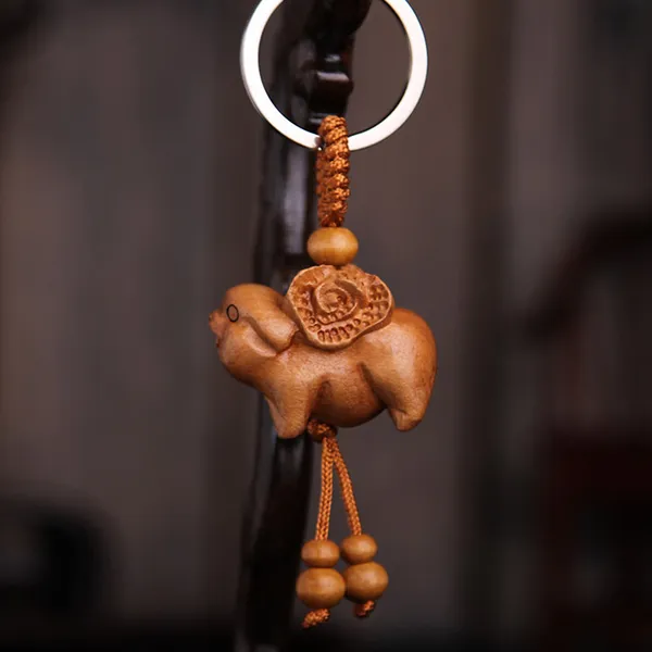 Móc khóa bằng gỗ đào hình con heo