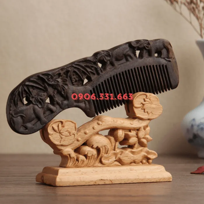 Lược đàn hương khắc hình voi: Vật phẩm phong thủy hút tài lộc cho doanh nhân