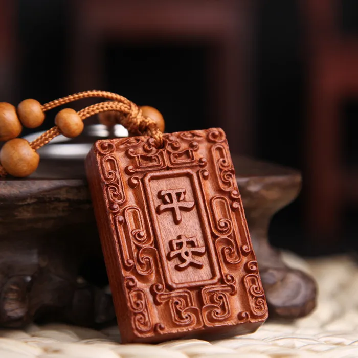 Móc khóa gỗ hình bùa bình an