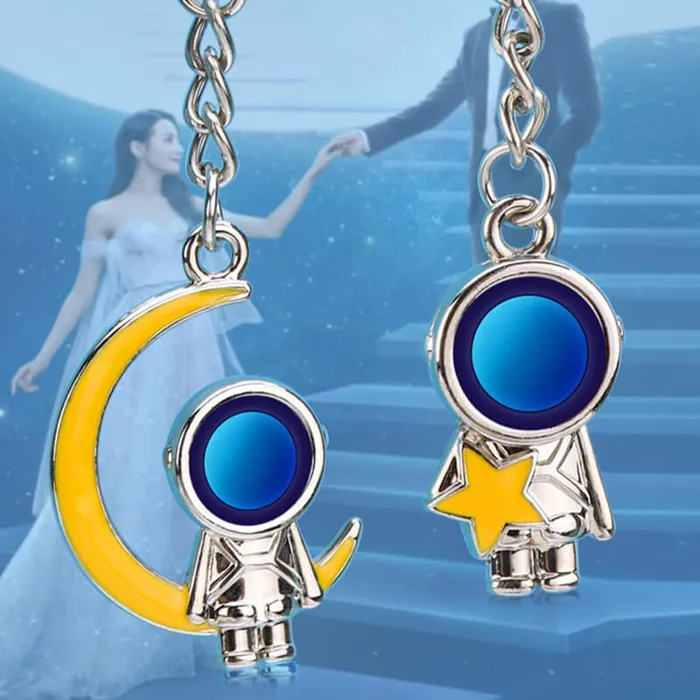 Móc khóa tình nhân phi hành gia