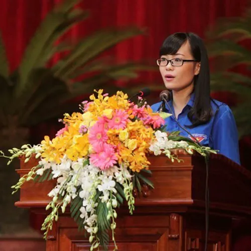 Hoa Để Bục Phát Biểu 31