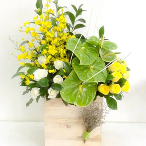 Hộp Hoa Tươi Chúc Mừng 01