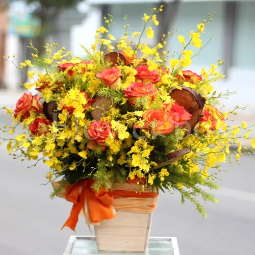 Hộp Hoa Tươi Chúc Mừng 12