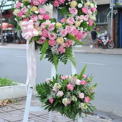 Kệ Hoa Tươi Chúc Mừng 11