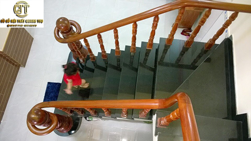 Lan can cầu thang gỗ