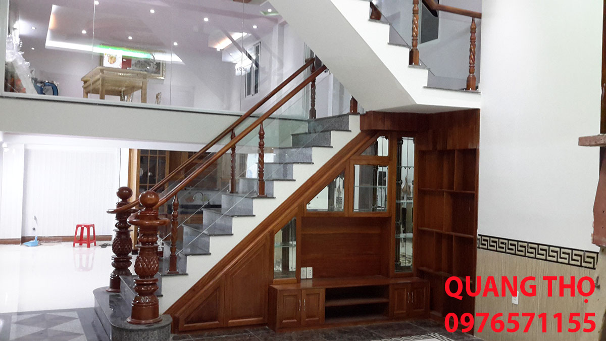 Mẫu Lan Can Kính Tay Vịn Gỗ - 2 Mẫu Lan Can Kính Tay Vịn Gỗ - 2