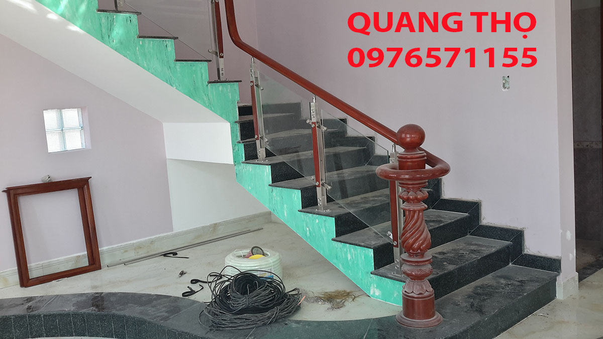 Mẫu Lan Can Kính Tay Vịn Gỗ - 6 Mẫu Lan Can Kính Tay Vịn Gỗ - 6