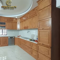 Tủ bếp gỗ full trần trong gỗ căm xe, ngoài gõ đỏ