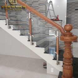 Tay Vịn Gỗ Gõ Đỏ Nam Phi Cho Cầu Thang Kính Hiện Đại