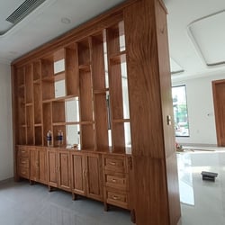 Vách Ngăn Phòng Khách Gỗ Gõ Đỏ - Đẳng Cấp & Sang Trọng Cho Ngôi Nhà