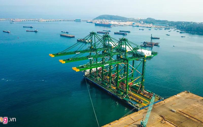 Central Vietnam to Get Container Port for Oversized Cargo Ships