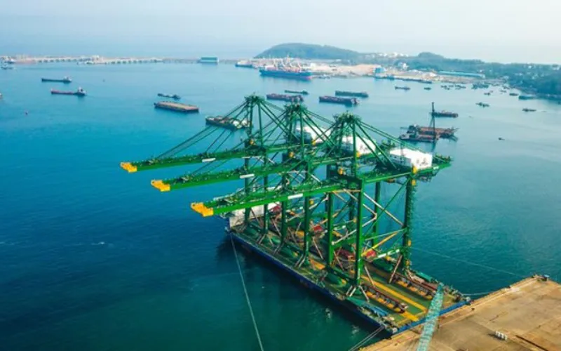 Xây cảng container đón tàu hàng siêu trường, siêu trọng ở miền Trung