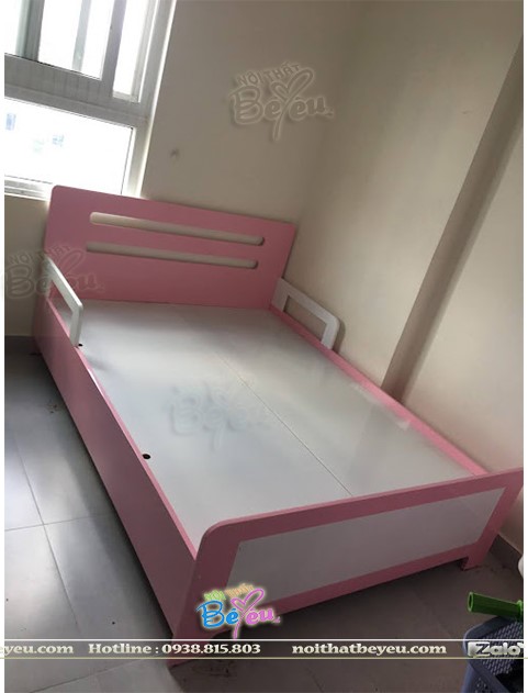 giuong ngu cho be gai mau hong don gian