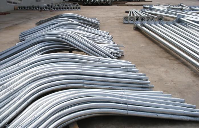 cần đèn đơn mạ nhúng kẽm nóng cần đèn mạ nhúng kẽm