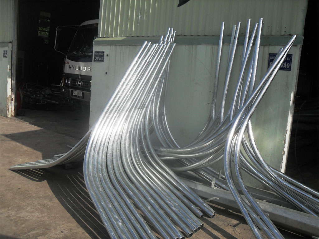 cần đèn đôi cao 2m vươn 1,5m góc 180 độ cần đèn đôi cao 2m vươn 1,5m góc 180 độ