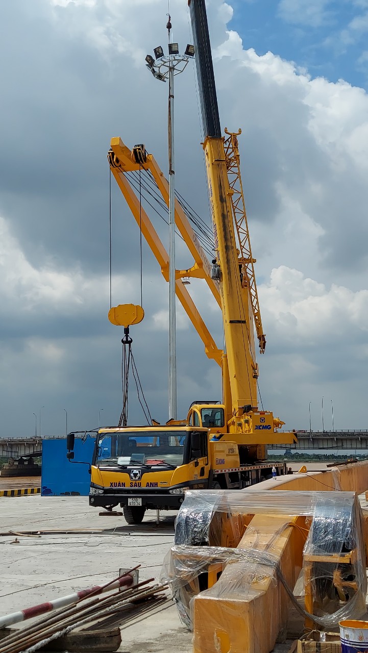 trụ đa giác giàn đèn cố định trụ đa giác giàn đèn cố định