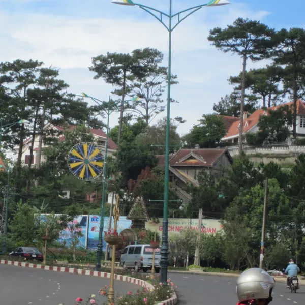 Trụ Đèn Chiếu Sáng Kiểu 8