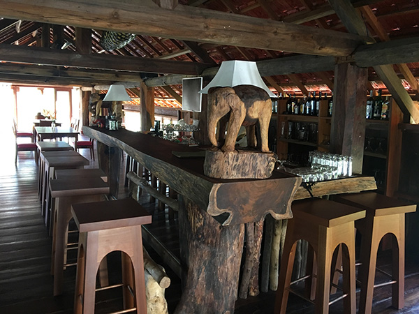 Bar nhà Y LAK RESTAURANT-1