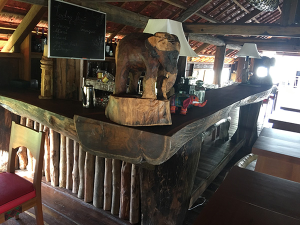 Bar nhà Y LAK RESTAURANT-2