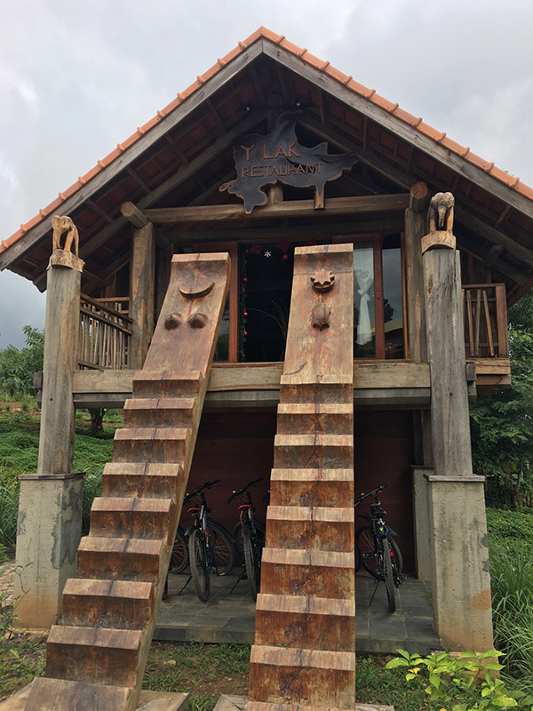 Nhà Y LAK RESTAURANT