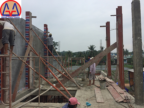 Đổ bê tông cột nhà cấp 4 gác lửng bình dương