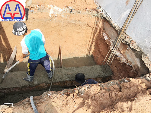 Đổ bê tông móng băng