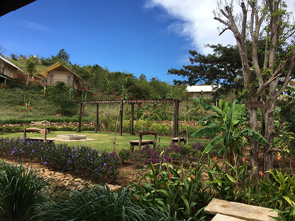 Khuôn viên cắm trại LAK TENTEN CAMP