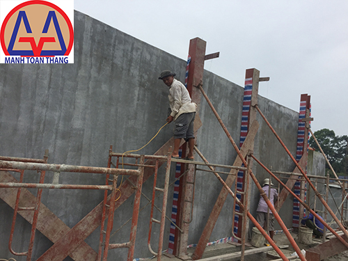 Lắp dựng cốt pha cột nhà cấp 4 gác lửng