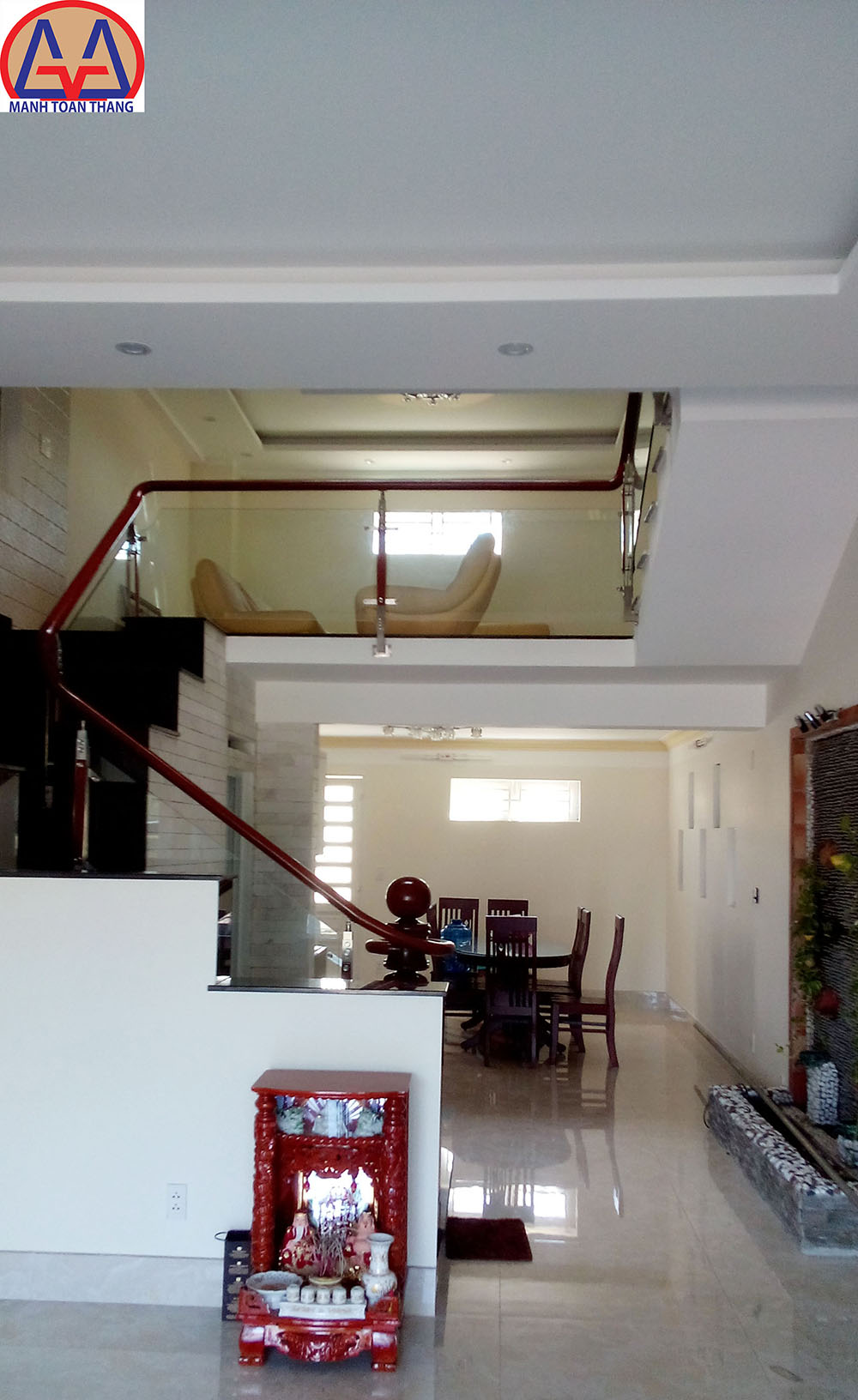 Phòng khách nhà lệch tầng hiện đại