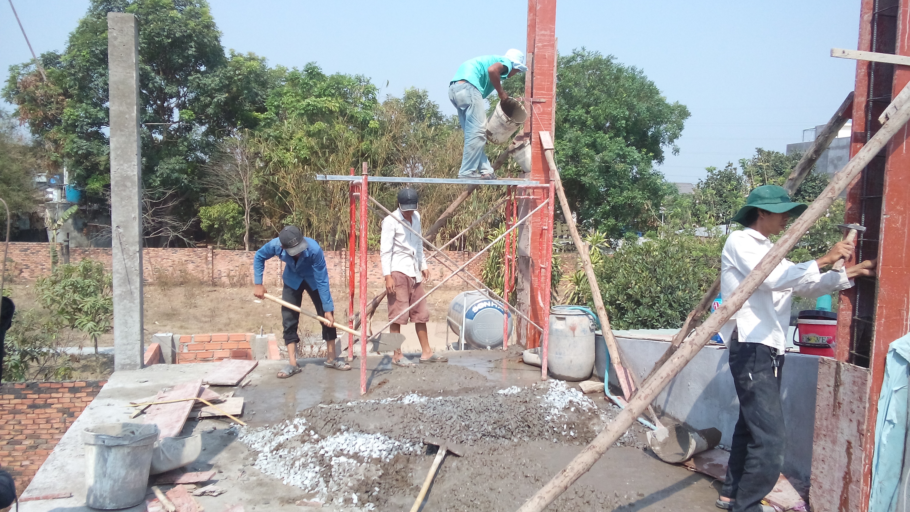 Sàn bê tông sau khi đổ