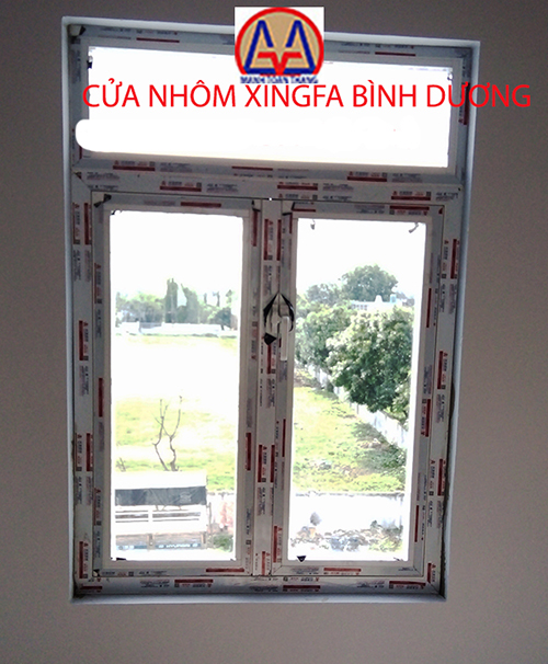 cửa sổ mở quay 02 nhôm xingfa Bình Dương