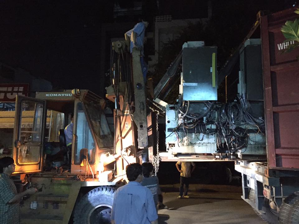 dich-vu-dong-hang-container-bang-xe-nang-tai-thu-dau-mot-binh-duong