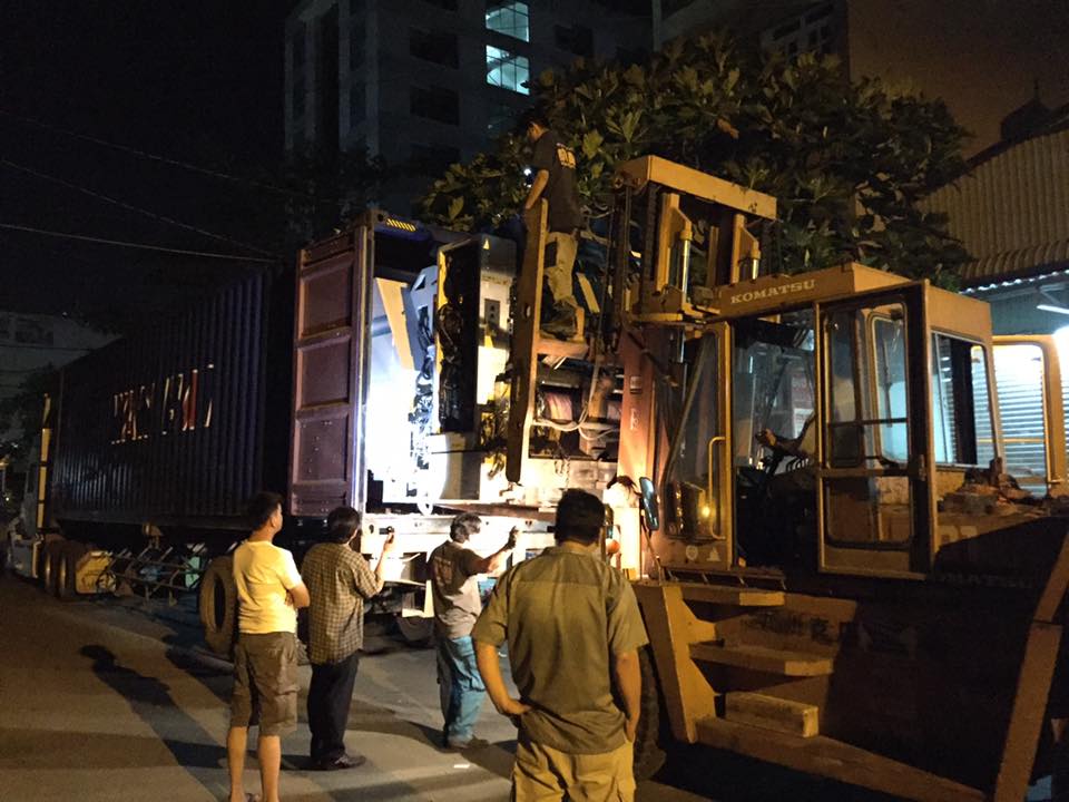 xe-nang-rut-hang-container-tai-binh-chuan-binh-duong