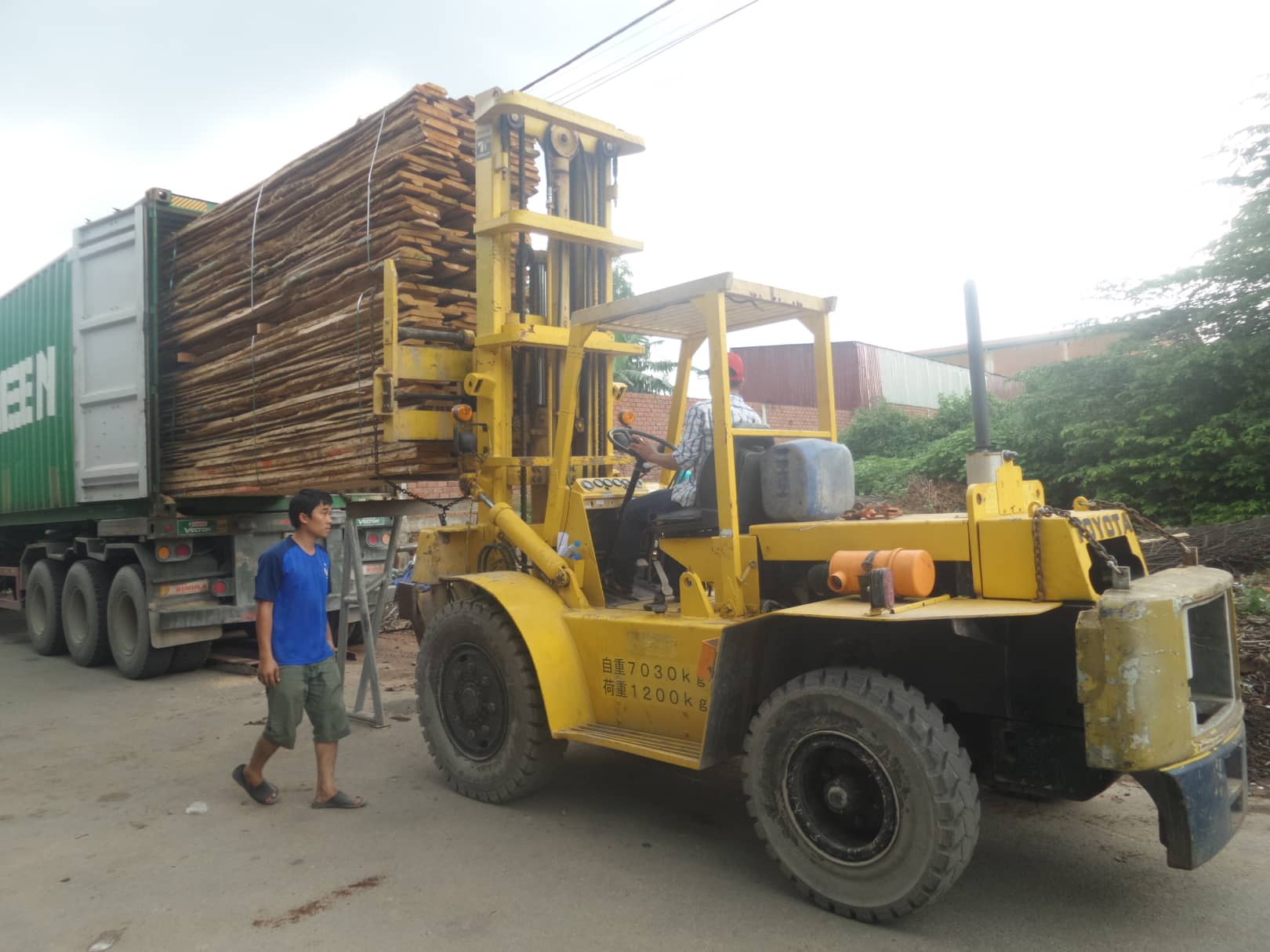 dich-vu-rut-container-hang-bang-xe-nang-tai-lai-thieu-binh-duong